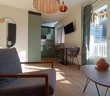 Aix-les-Bains Apartment | Meublé 3 étoiles - PISCINE- BALCON - TENNIS