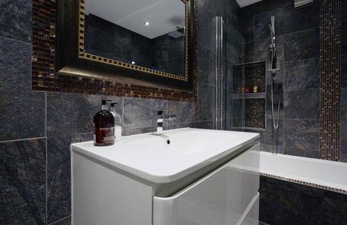 Harrogate House | Mews Suite - Harrogate Town Centre - Garden