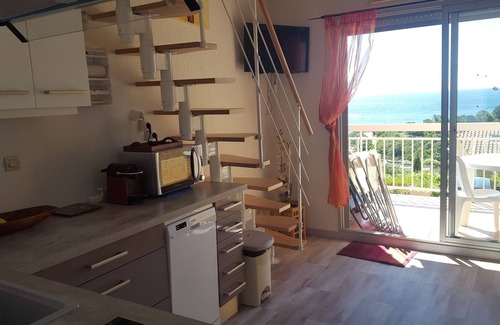 Cavaliere Apartment | mezzanine studio with magnificent sea view, 300 m from the beach of bonporteau