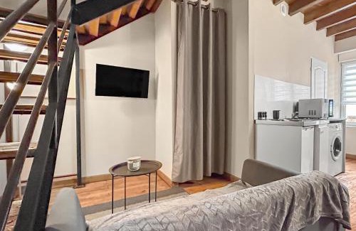 Coulanges-les-Nevers Apartment | Mezzanine, Terrasse privée et Clim