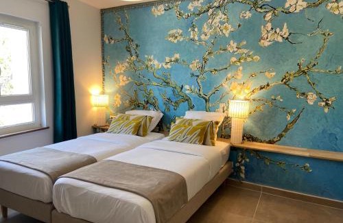 8th Arrondissement Hotel | MGH Massilia Green House