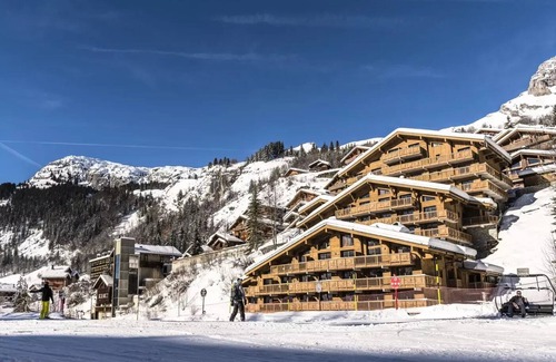 Le Grand-Bornand Apartment | MGM Hotels & Residences - Residence Le Roc des Tours * - Prestige 3-Room Apartment for 6 People with Mountain View