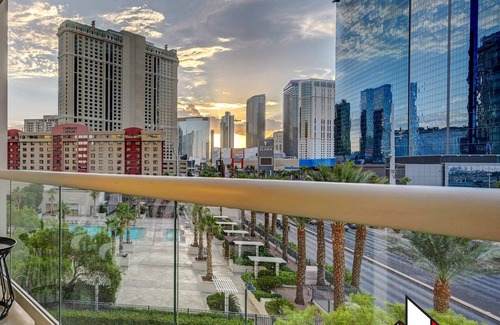 Las Vegas Condo | MGM Signature-03-821 1Br2Ba F1/Strip View Balcony