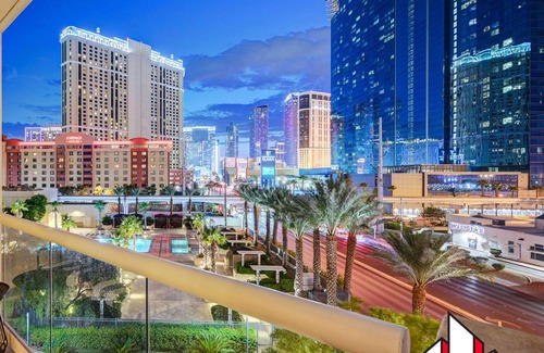 Las Vegas Condo | MGM Signature-03-821 1Br2Ba F1/Strip View Balcony