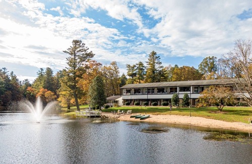 Flat Rock House | MHL 303 On The Lake in Lakeview