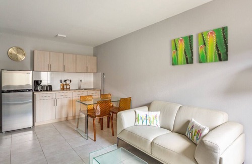 Opal Apartment | Mi Casita Apartment T1- 1BR 1BA 5 min 2 Palm Beach