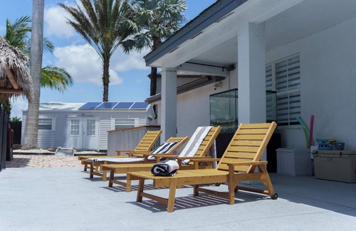 Ludlam House | Miami 5BR Pool Home ● BBQ ● Pool ● Coffee Bar ● Kid-Friendly ● Whirlpool Tub