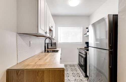 Virginia Gardens Apartment | Miami Airport 2-bedroom unit with speedy Wi-Fi/MIA - Virginia #8