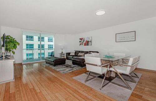 Brickell Apartment | Miami condo with city & ocean views! Sleep up to 6!