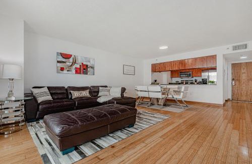 Brickell Apartment | Miami condo with city & ocean views! Sleep up to 6!