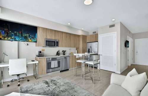 Northeast Miami Condo | Miami Design District Luxury Unit Stunning Views