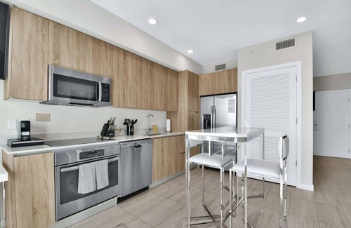 Northeast Miami Condo | Miami Design District Luxury Unit Stunning Views