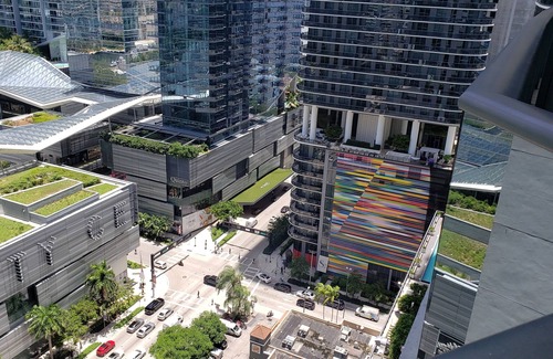 Brickell Condo | Miami Escape: 1BR+Den near Best! Nightlife, Restaurants, Shops & Luxe Amenities