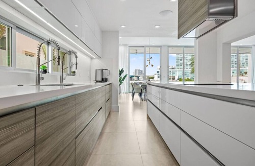 Sunny Isles Beach House | Miami Modern Heated Pool & Dock