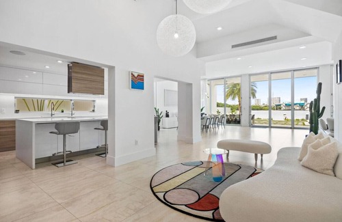 Sunny Isles Beach House | Miami Modern Heated Pool & Dock