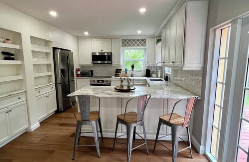 Miami Springs House | Miami Springs Lake House 4BR 2BA Nature Waterfront