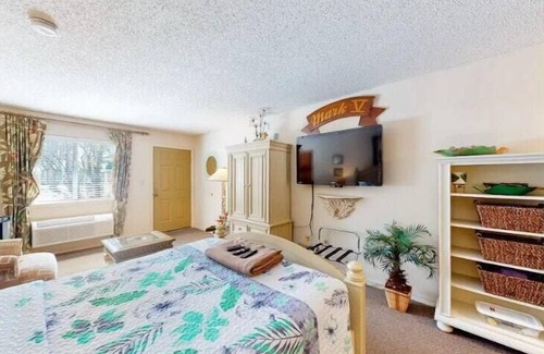 Eureka Springs Historic District Hotel | Miami Suite 102 at Tradewinds