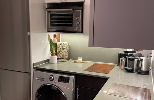 Southwest Coconut Grove House | Miami Tiny House Retreat Coconut Grove Solo Escape near UM & MIA Airport