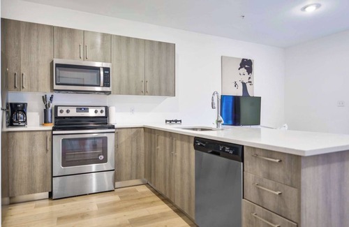 Golden Glades House | Miami Townhouse – Free Parking & Prime Location!