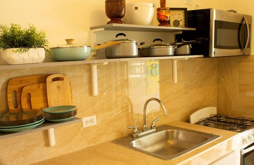 Eleanor Roosevelt Apartment | Micasa Sucasa! Your home at the center to it all!