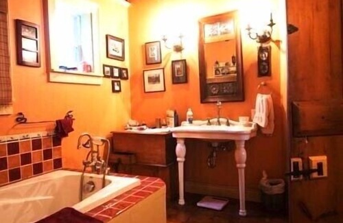 Granville Ferry Cottage | Michaelmas Cottage 1769 - Family/Pet Vacation - Rural Annapolis Royal