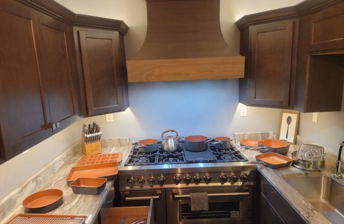 Royal Oak Villa | MicroLux! Entire Mirco Hotel - The Downtown New Construction 5 Suite