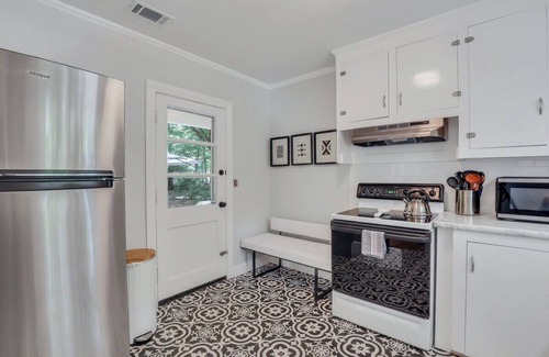 Statesboro House | Mid-Century Bungalow - Blue Mile & Close to GSU!