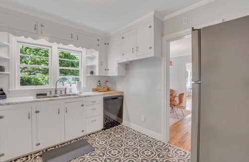 Statesboro House | Mid-Century Bungalow - Blue Mile & Close to GSU!