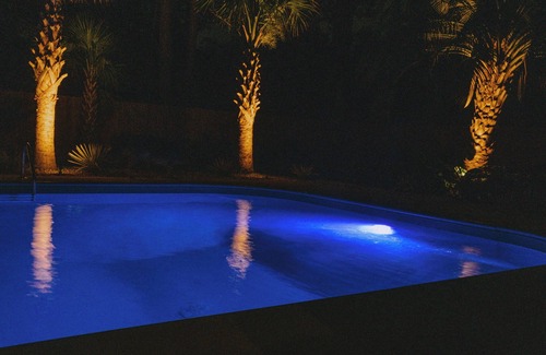 Belville House | Mid-Century Coastal Escape- Heated Saltwater Pool - 9min to Wilmington Riverwalk