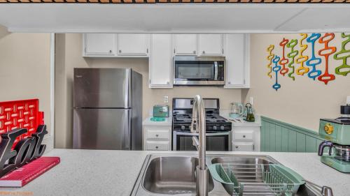 Indio Apartment | Mid-Century Desert Getaway