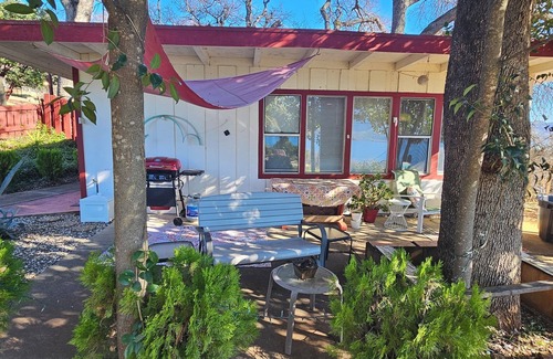 Clear Lake Apartment | Mid Century Guesthouse with Lake View!