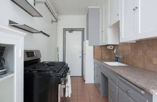 Fort MacArthur Apartment | Mid Century Modern Beachside. Laundry. Parking