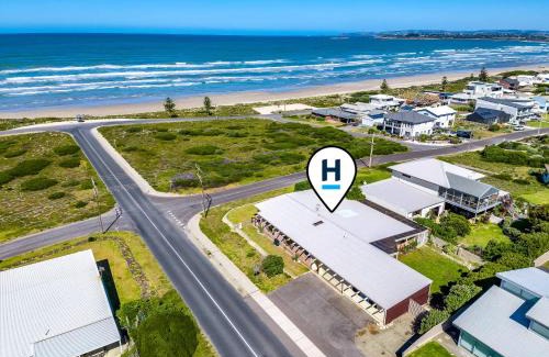 Middleton House | Mid-Century Modern-BYO Linen-Ocean View