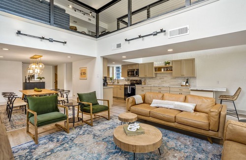Seven Coves House | Mid-Century Modern Home w/ Lakeview's and Private Pool- Sleeps 12