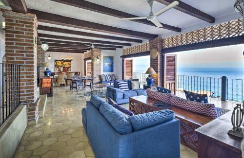 Amapas Apartment | Mid-Century Modern Condo with Patio and Ocean Views!