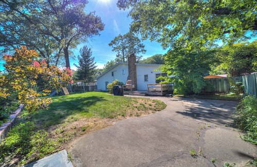 Beachwood-Bluffton House | Mid-Century Modern with a "Star Wars" Twist