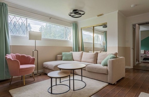 Squamish House | Mid-Century Mountain Escape