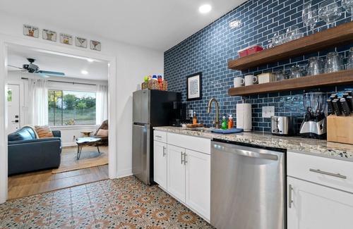 Hot Springs House | Mid-City Bungalow - 1 Mile from Bathhouse Row - Pet Friendly!