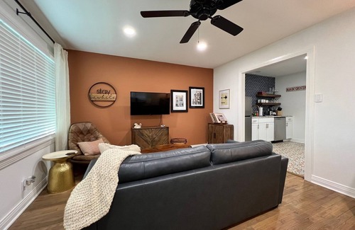 Hot Springs House | Mid-City Bungalow - 1 Mile from Bathhouse Row - Pet Friendly!
