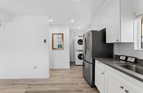 Mid City Hotel | Mid-City Miracle Mile Cozy 1 BR Apt + Parking, Prime Central Location