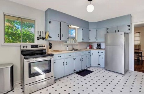 Crestline Heights Cottage | Mid Mod cottage