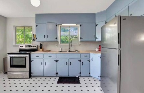 Crestline Heights Cottage | Mid Mod cottage