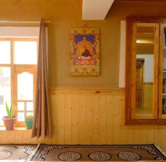 Kaza House | Mid Town Homestay