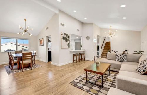 Spring Valley House | MidCentury Modern Home with Pool 10 Min to Strip Great for Family