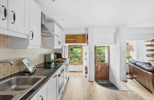 Tuckenhay House | Middle Cottage - Tranquil cottage ideal for walkers