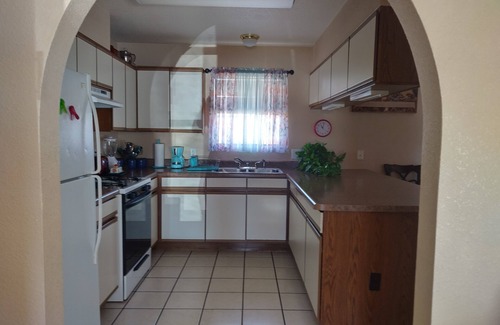 Las Cruces House | Middle Room Near Downtown (For Ladies Only)