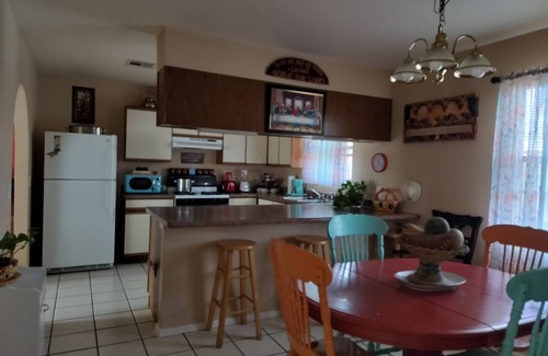 Las Cruces House | Middle Room Near Downtown (For Ladies Only)
