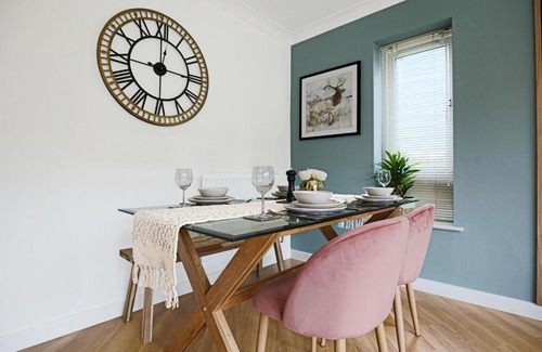 Milton Keynes House | Middleton House with Free Parking, Fast-Wifi, SmartTV and Garden by Yoko Property