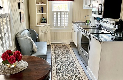 Historic Downtown Manteo House | Midgett House in old town Manteo, OBX