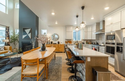 Park City House | Midnight Manor-Modern-Spacious